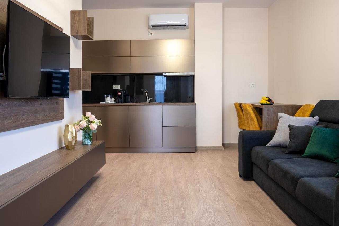 M City Aparthotel 아라드 외부 사진