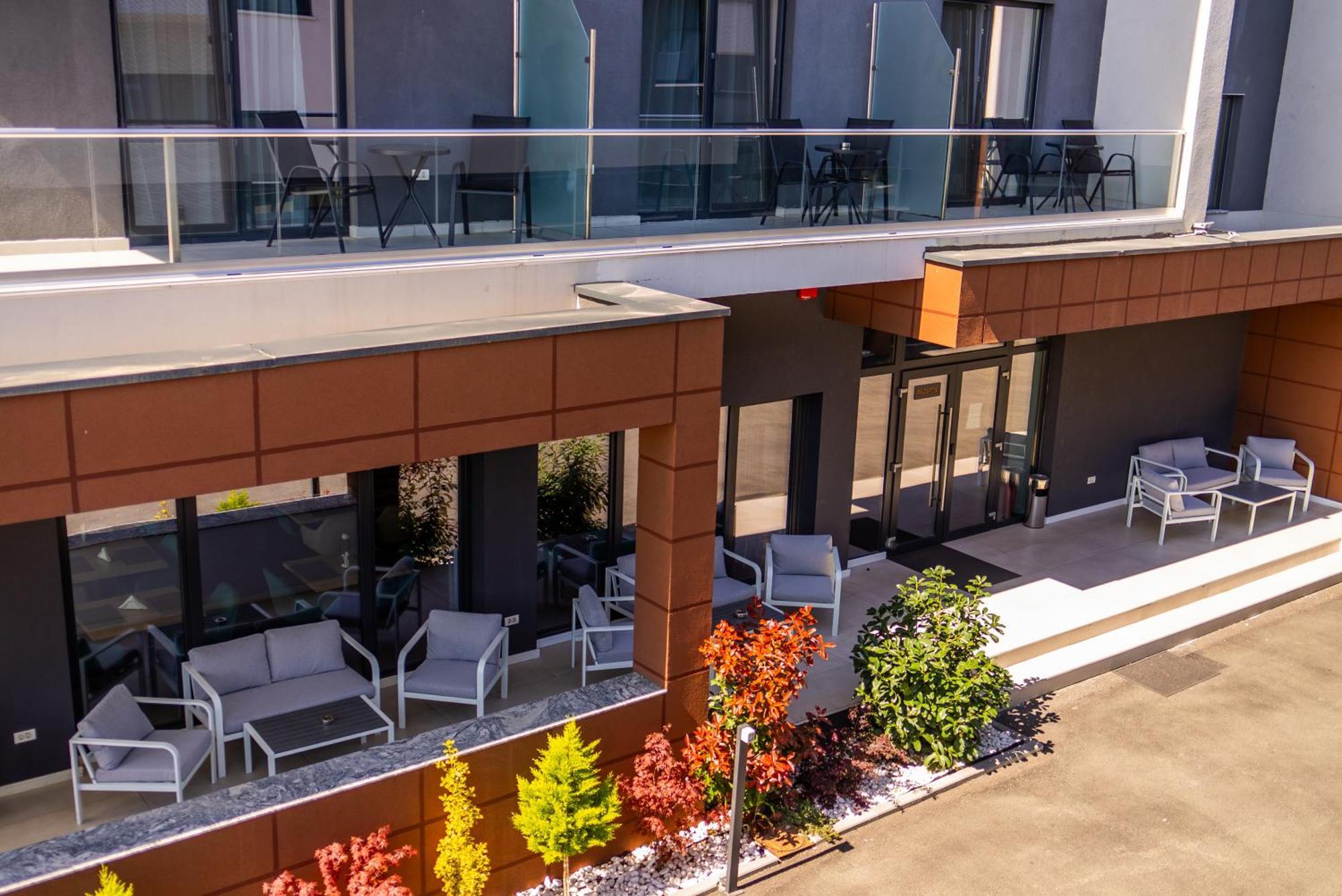 M City Aparthotel 아라드 외부 사진