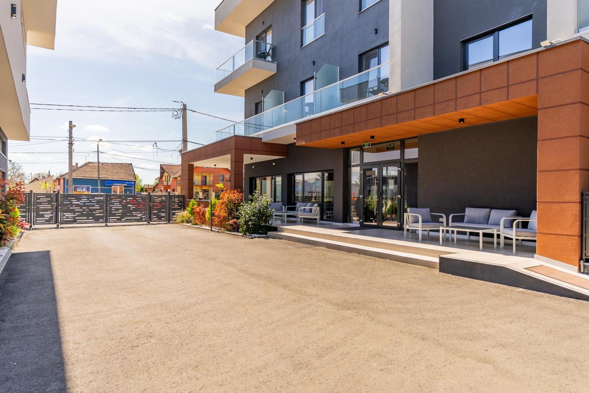 M City Aparthotel 아라드 외부 사진