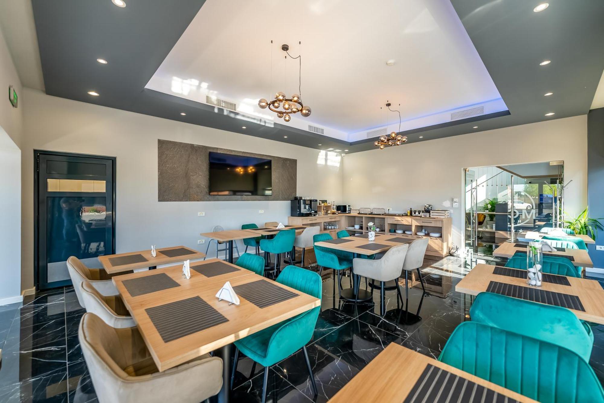 M City Aparthotel 아라드 외부 사진