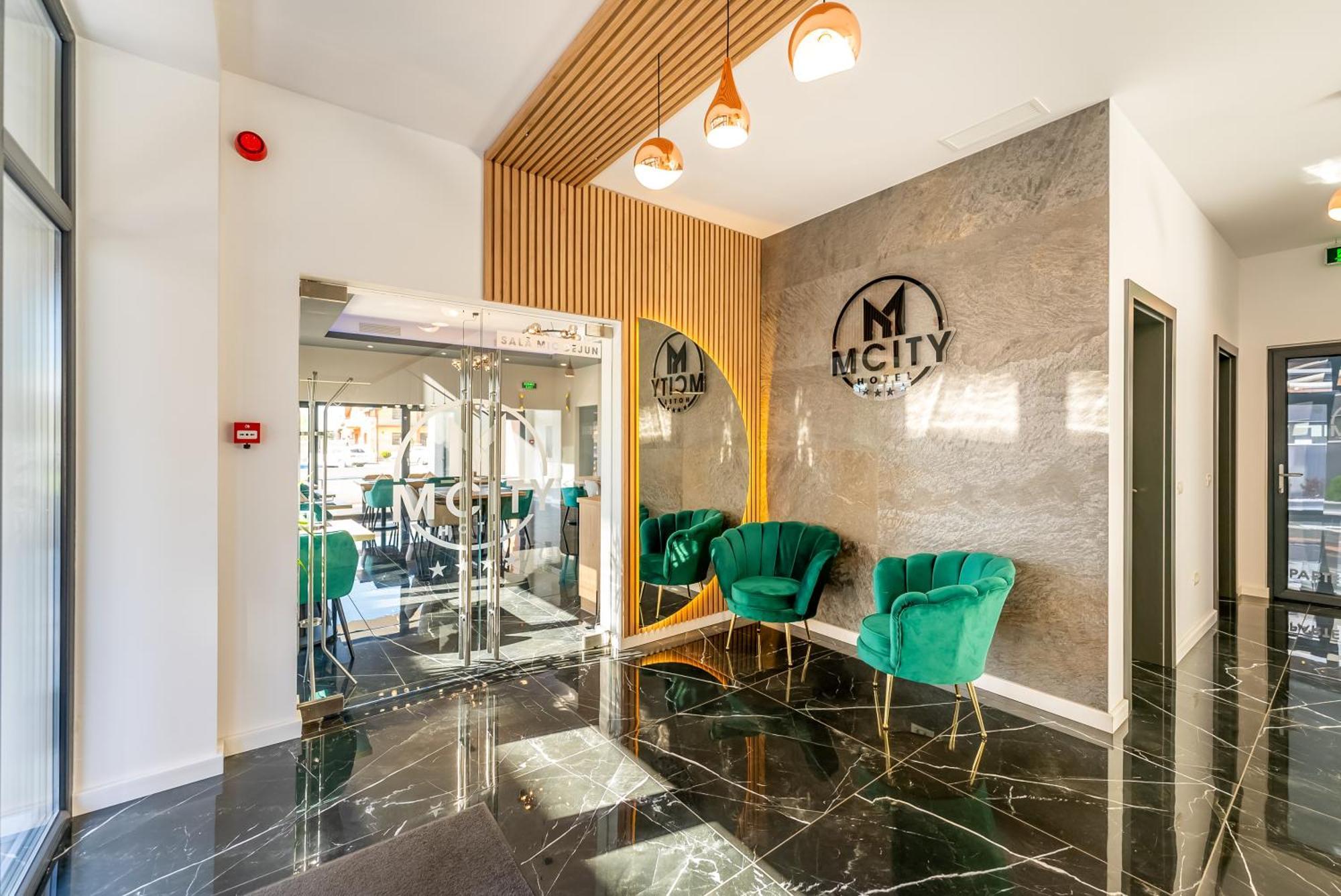 M City Aparthotel 아라드 외부 사진