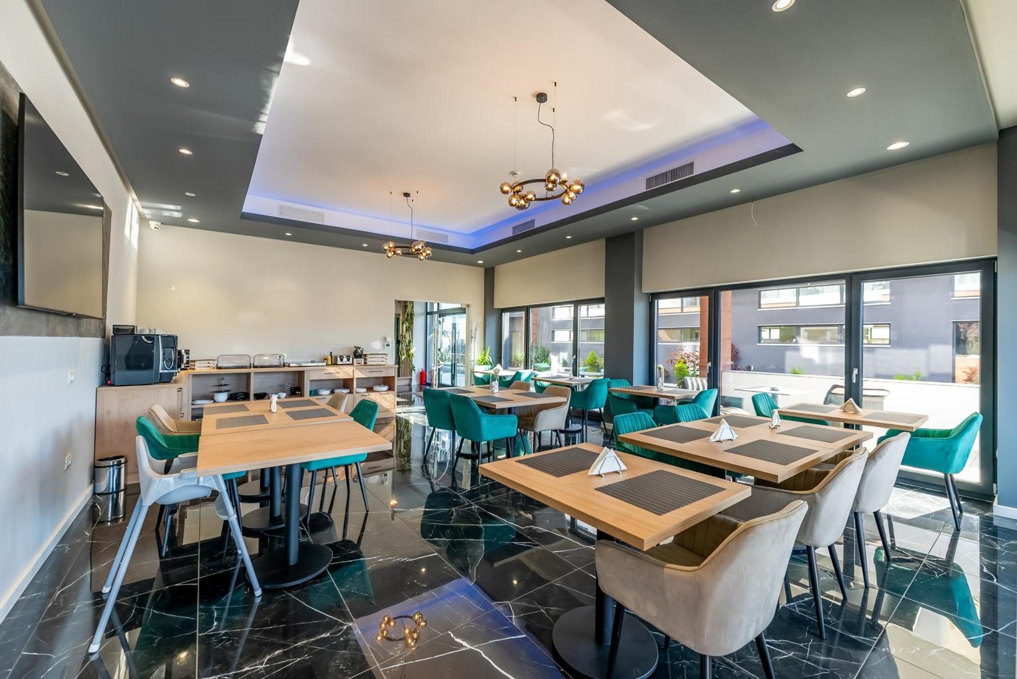 M City Aparthotel 아라드 외부 사진